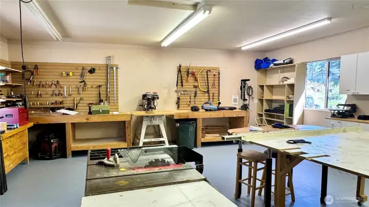 500 sq. ft. shop offers incredible versatility.