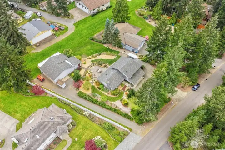 Another aerial of the property and the separate driveway to the hangar.