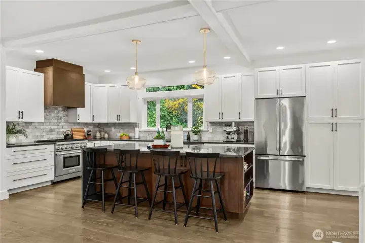 Huge chef's kitchen. Huge chef's kitchen.