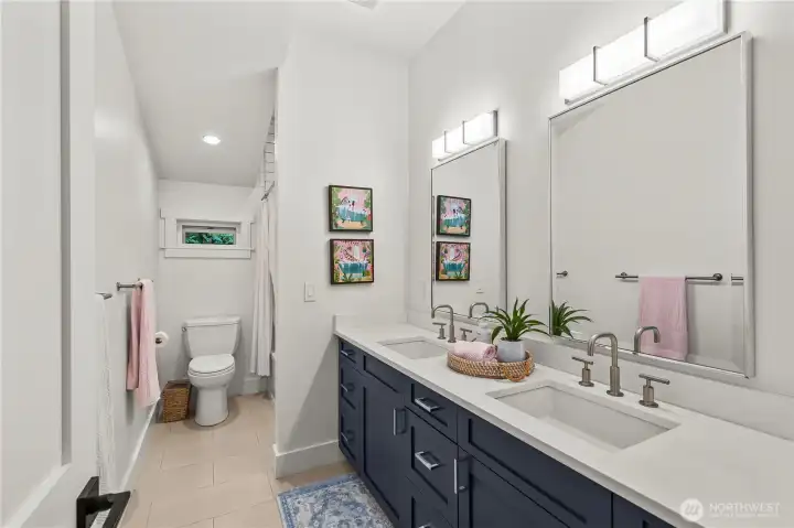 Upstairs full bath. Upstairs full bath.