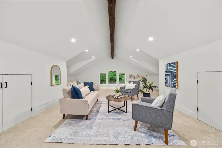 Huge bonus room upstairs. Huge bonus room upstairs.