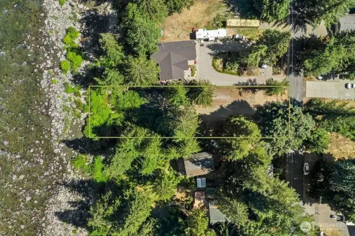 60' of Skykomish river frontage ~ you have maximum advantage of views and access! 60' of Skykomish river frontage ~ you have maximum advantage of views and access!