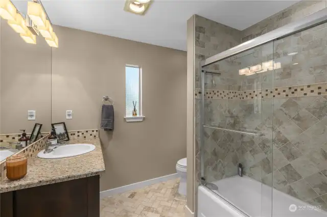 Top floor unit - 2nd Bath