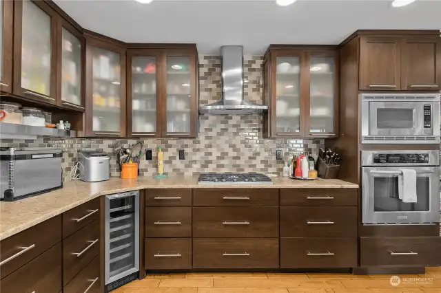 Top floor unit - Beautifully updated kitchen