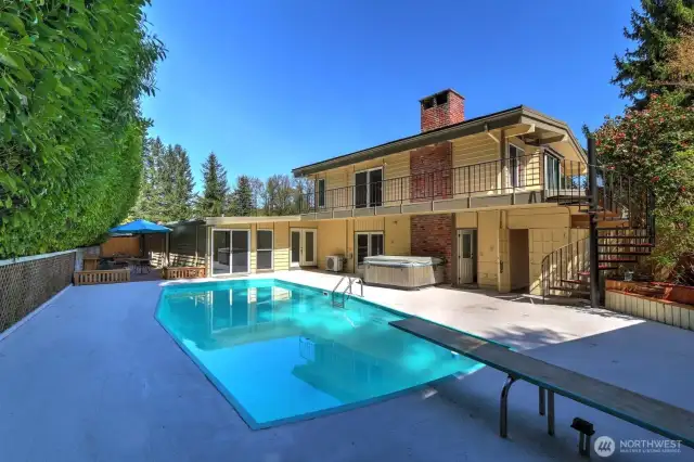 Enormous pool deck!