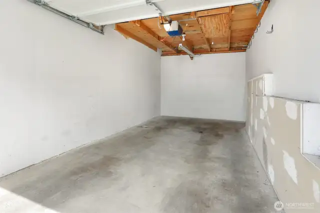 Plenty of room for a car and lots of storage in the back. In addition, see the ladder pull on the roof?