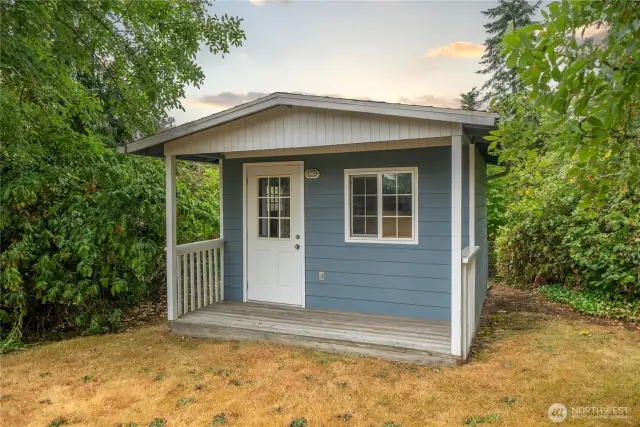 Perfectly cute "she shed".