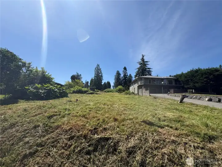 Great neighbors on each side of this prime lot. Great neighbors on each side of this prime lot.