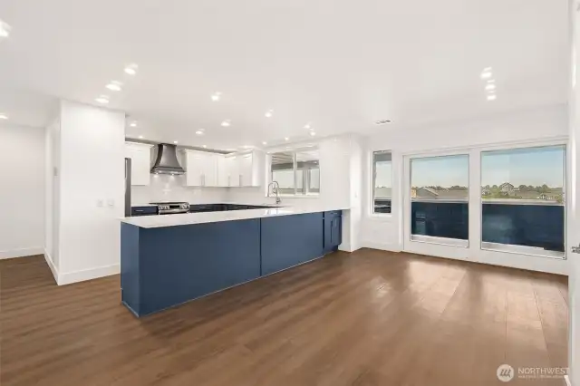 Dining space with walk-out to the veranda.