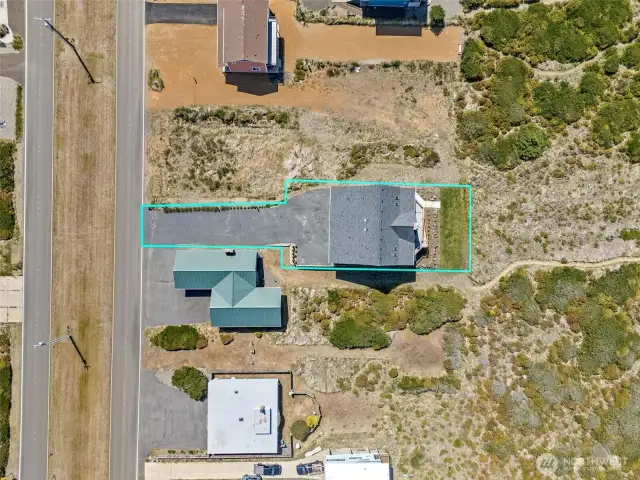 Full asphalt driveway.