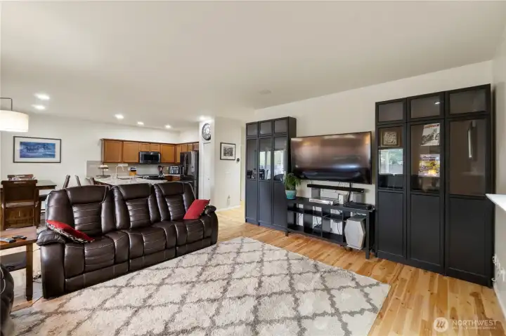 Great Room w/Built-in Shelving