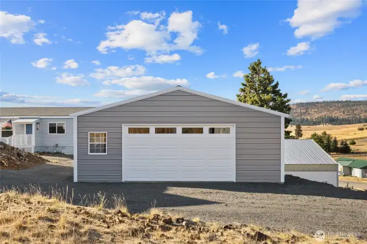 30x25 ft detached garage!