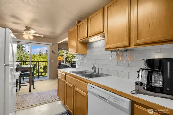 Tiled Backsplash in Kitchen