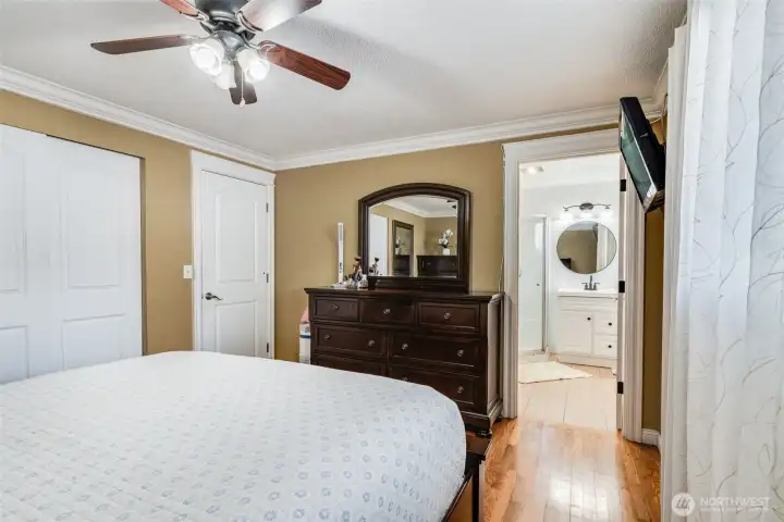 Primary w/Ensuite