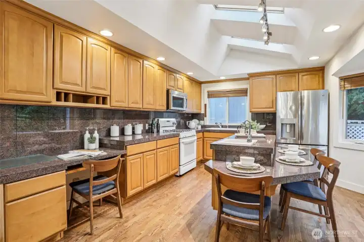 There's room for multiple chefs in this fantastic kitchen!