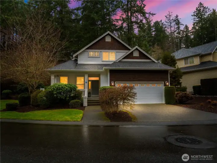 Welcome to the tranquility of Martha's Vineyard. A gated community tucked away in a great location.