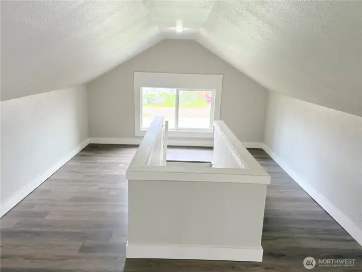 Top Floor Loft area to bedroom 3.