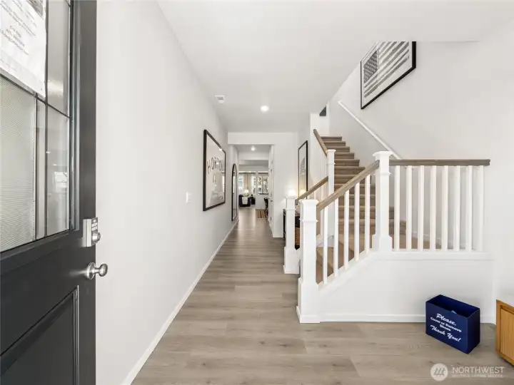 Welcome to the Diamond! Grand bright entry. Pictures are for representational purposes only, colors and features may vary.