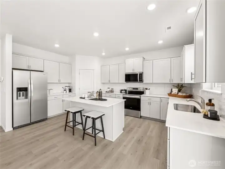 Stainless steel appliances. Pictures are for representational purposes only, colors and features may vary.