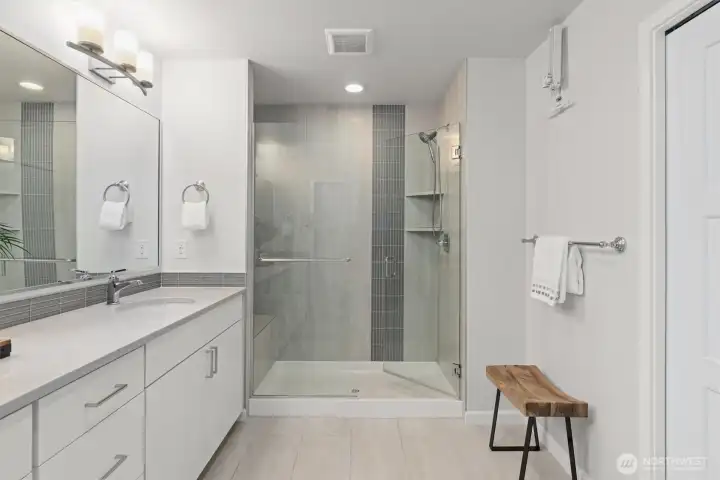 Ensuite bathroom (staged)