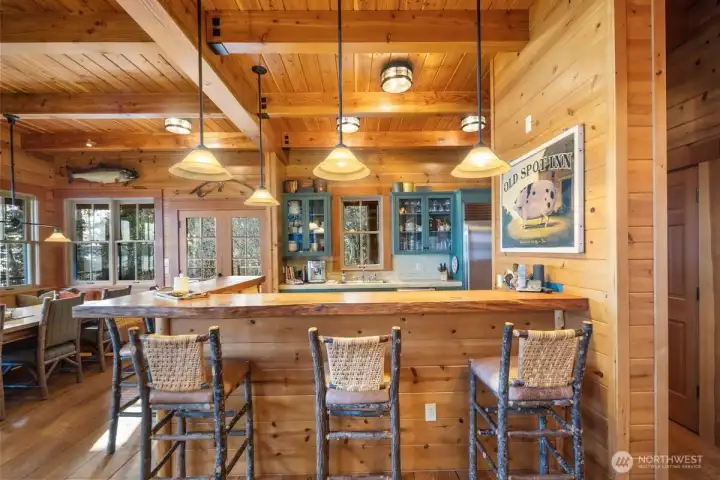 BAR FOR EXTRA DINING/ SEATING