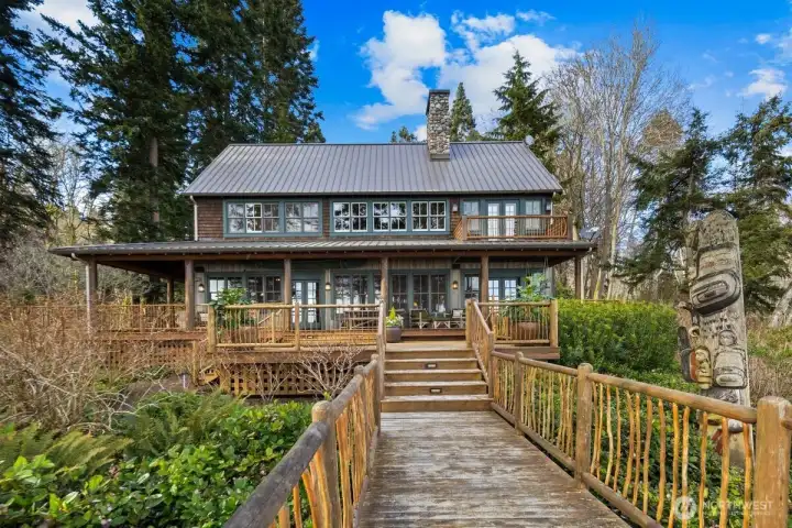 PLENTY OF DECK SPACE FOR PARTIES OR QUIET RELAXATION TAKING IN THE VIEW