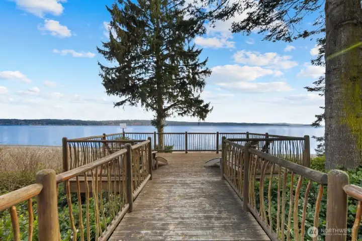 BEAUTIFUL HOOD CANAL