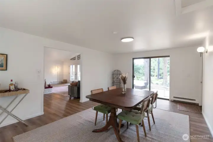 Formal dining/tv room