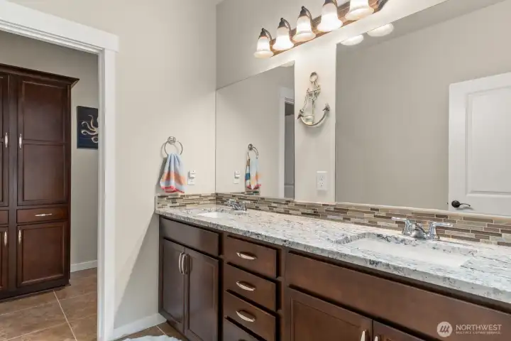 Upper level full bathroom