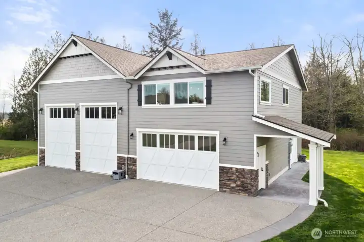 Shop with 14 ft doors and 900 sqft of living space above