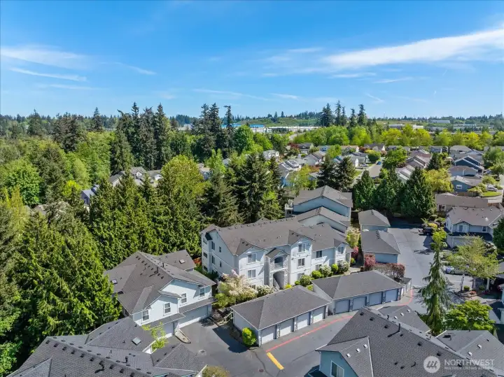 Conveniently located just minutes from Boeing, Mukilteo, and the Edmonds–Kingston ferry.