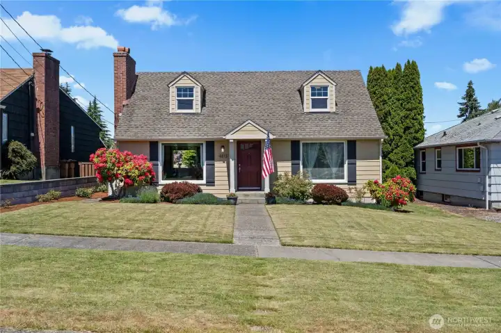 Welcome Home to this NORTH TACOMA Charmer!