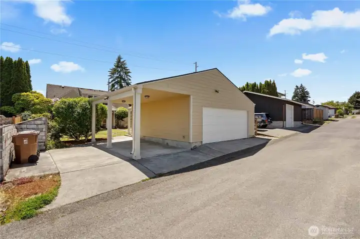 2-Car Garage, 1-Car Carport and an additional 1-Car uncovered parking spot. Plus room for garbage and recycling cans out of the way!
