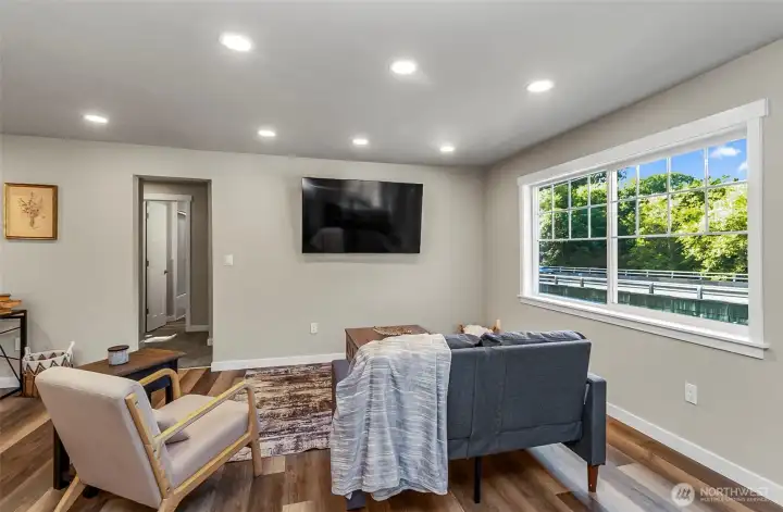 Big comfortable space with a great view of the park across the street~