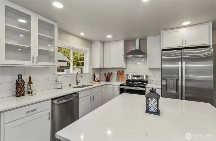 Sleek~ Modern~ All new appliances~