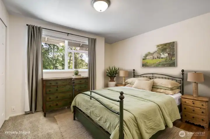 Spacious 2nd bedroom