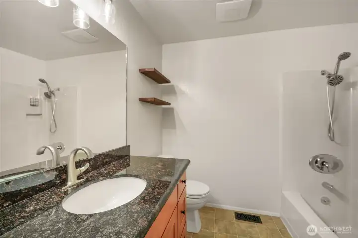 Main floor full bathroom