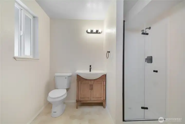 3/4 newer bathroom with shower/combo