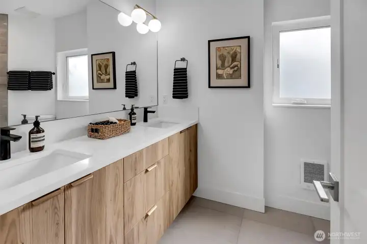 Entry level full bath.