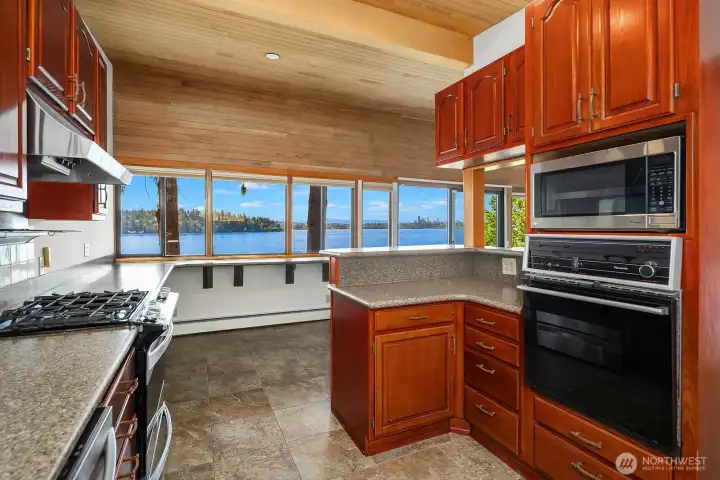 Imagine prepping meals alongside this stunning vista!