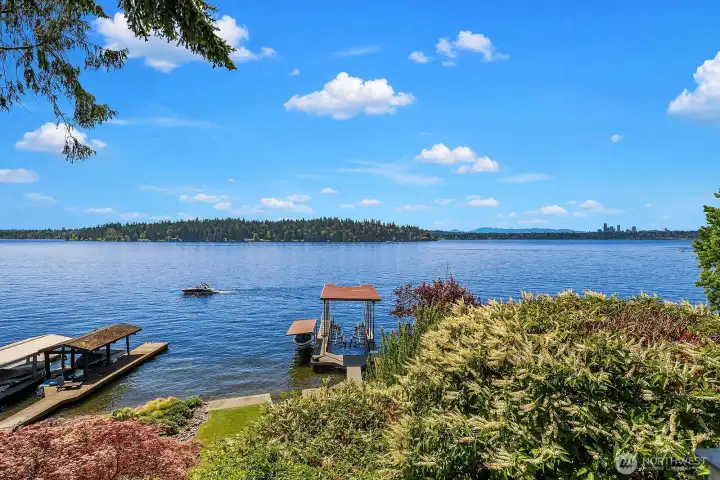 A stunning backdrop for your Lake Washington lifestyle.
