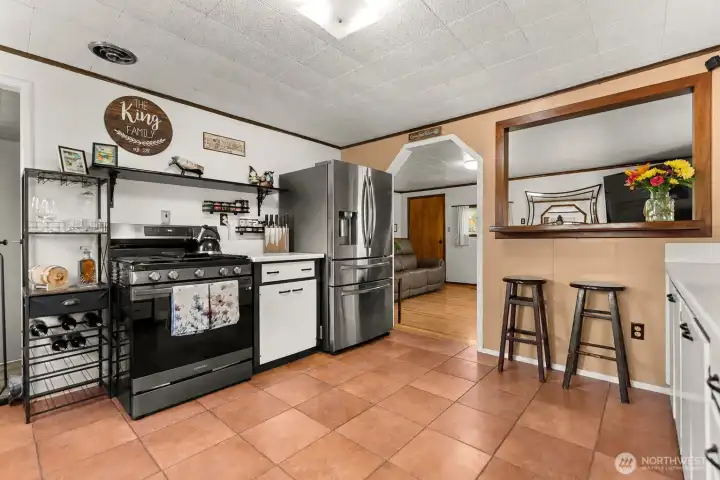 Gas range, upgraded fridge Gas range, upgraded fridge