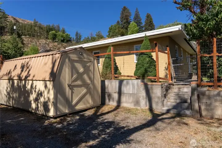 Off street parking in driveway and tool shed tucked away Off street parking in driveway and tool shed tucked away