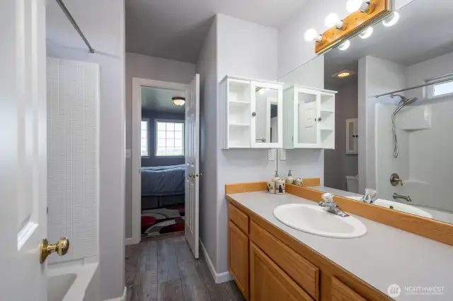 Jack and Jill bath