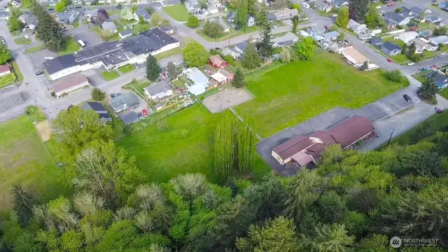 Aerial of 3 parcels, school is directly to the South, Seminary Hill is to the West and Plum Street is to the North
