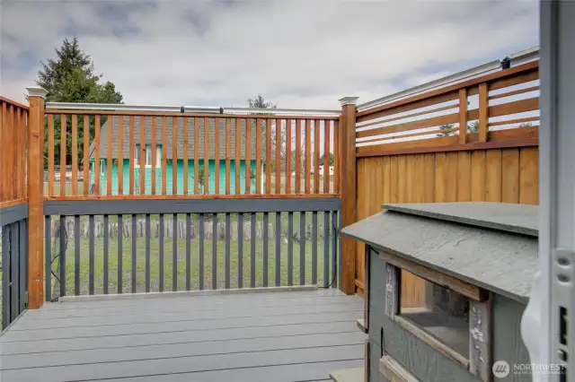 Composite side-deck for outdoor dining. removable screen for added privacy.