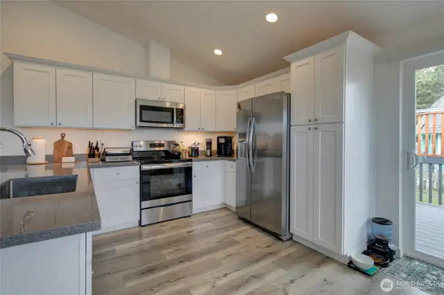 All Stainless appliances and new fridge!