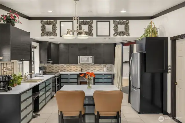 Spacious kitchen and island