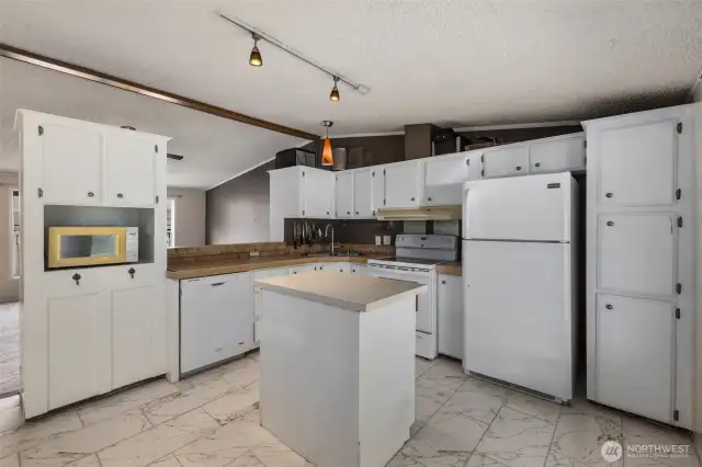 Kitchen island, perfect for prep space