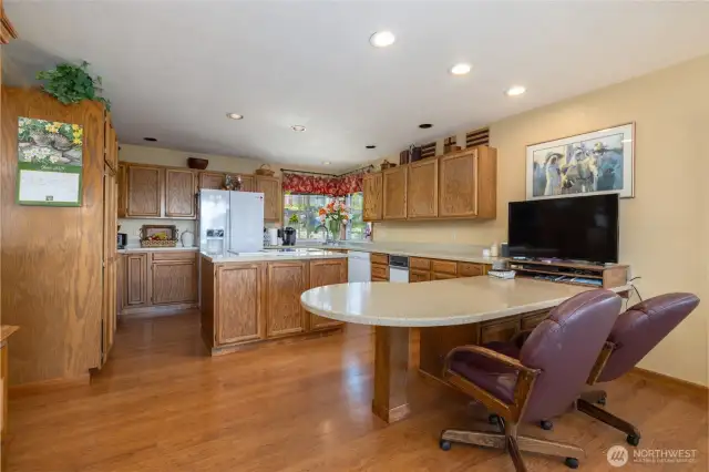 Spacious kitchen...